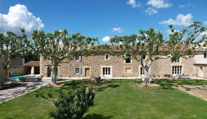 Cottage pour 12 personnes, avec jardin, animaux acceptés à Lamanon