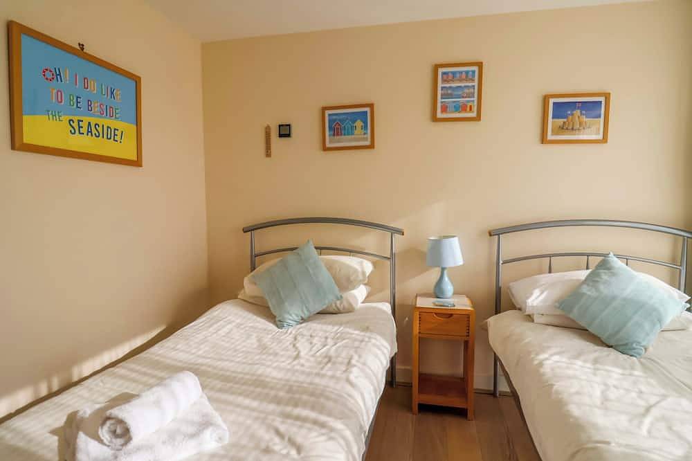 2 Driftwood, family friendly, country holiday cottage in West Bay in West Bay, Dorset