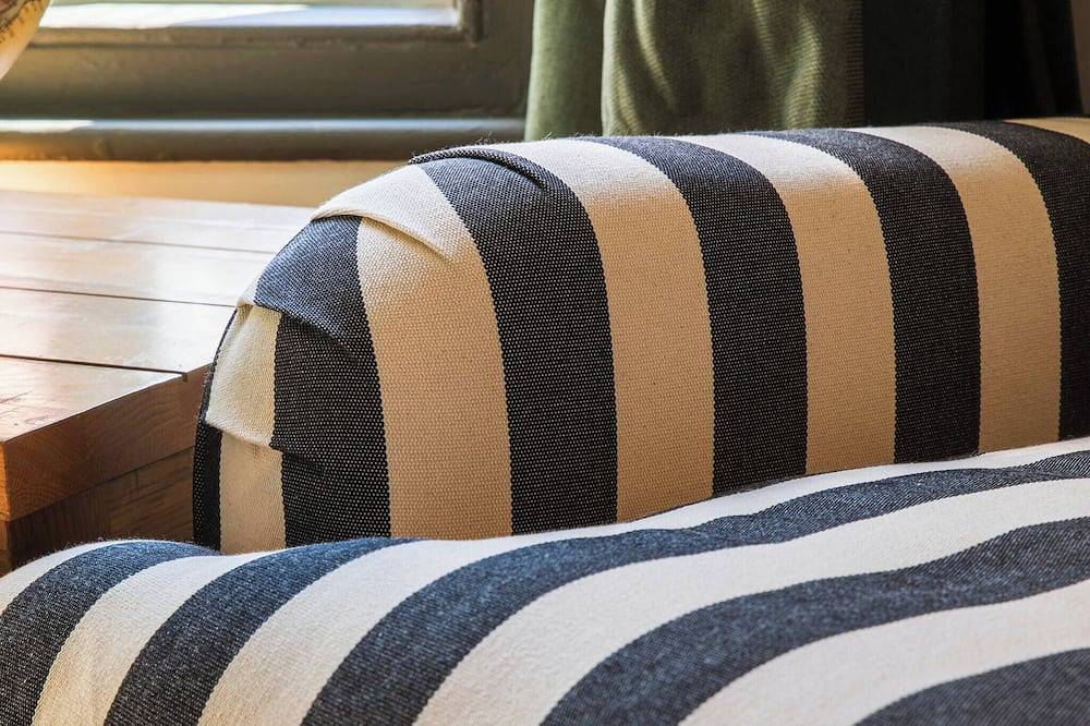 Entire apartment, Stylish 2-4 bed Apt- Free parking - Self Check-In in Exeter, Devon