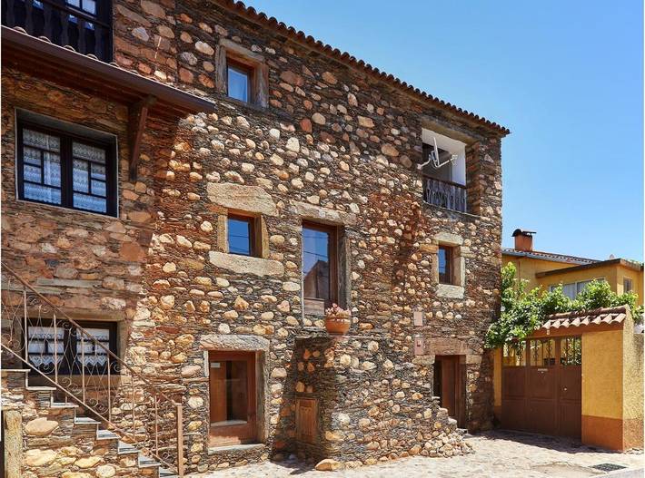 Gîte pour 7 personnes, avec terrasse, animaux acceptés dans Janeiro de Cima