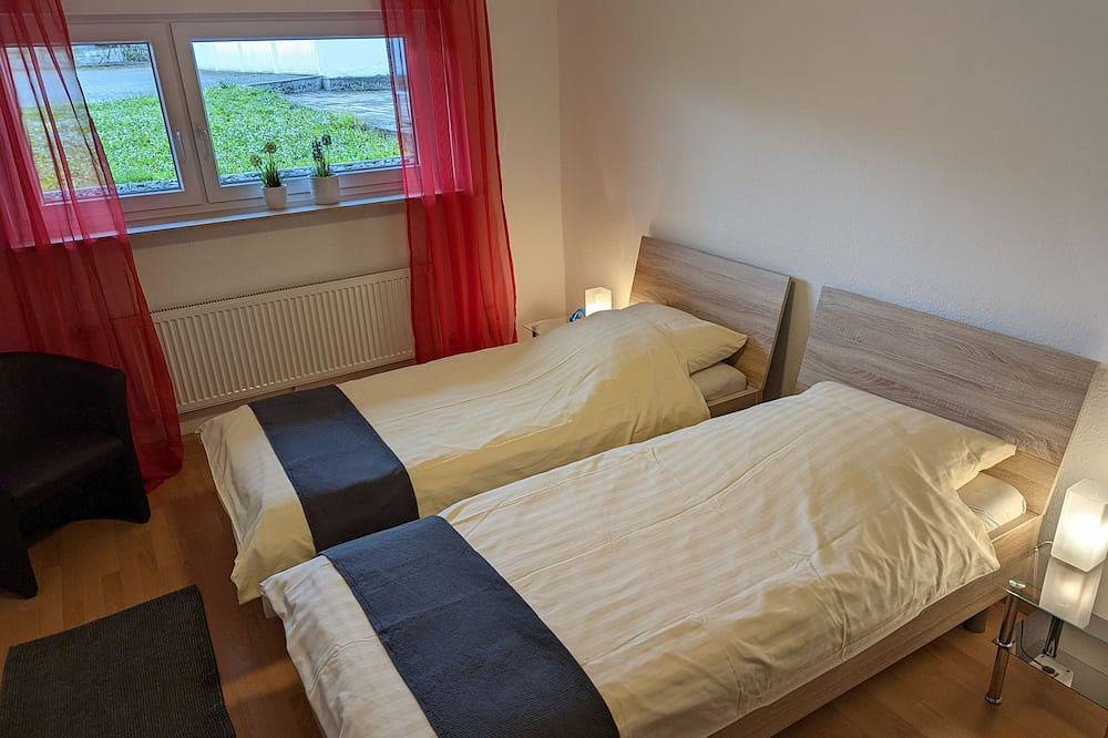 Ganze Wohnung, Feine, helle und geräumige Souterrain-Wohnung mit Blick ins Grüne in Wallersheim, Koblenz