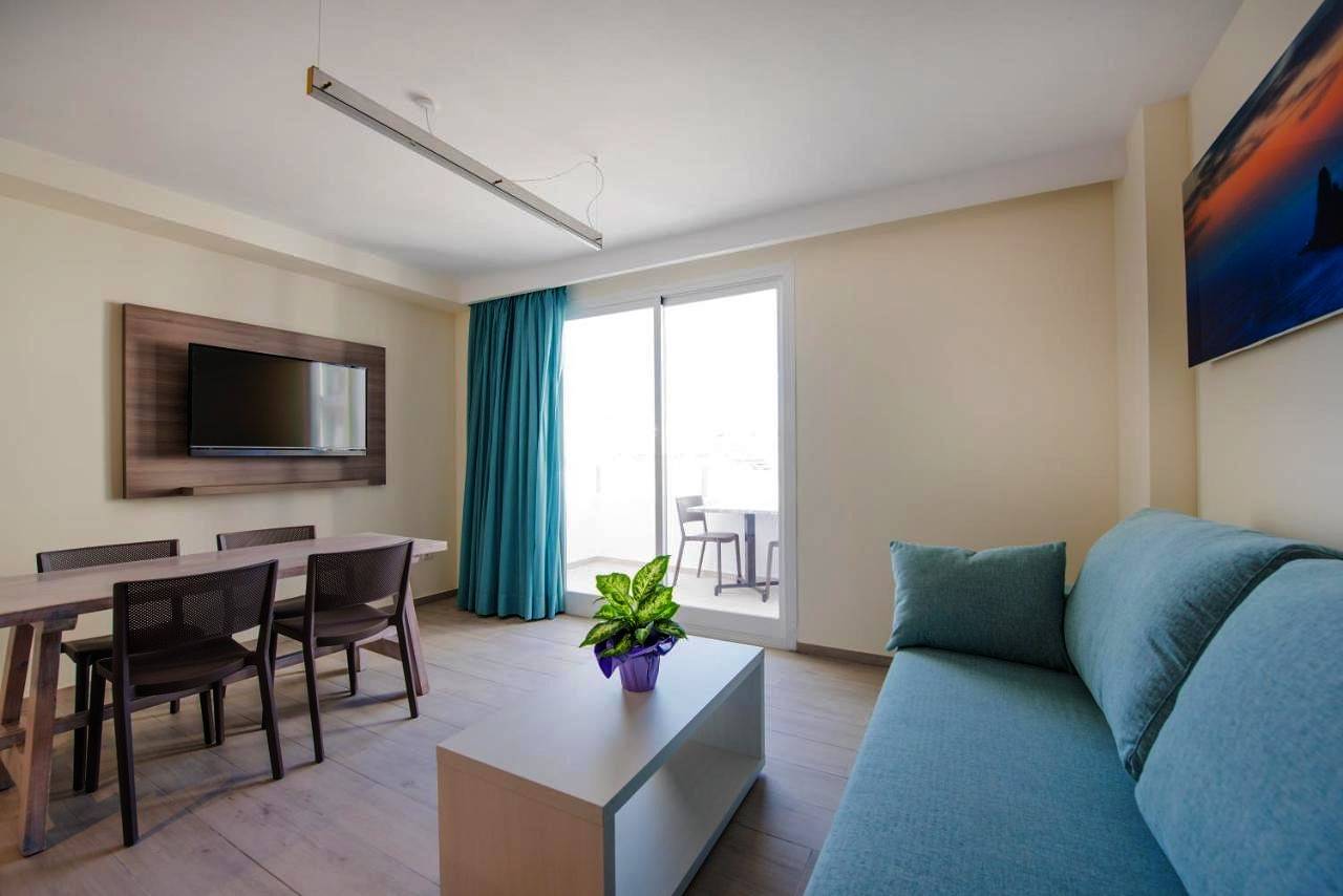 Apartamentos Los Angeles in Ocean Beach Ibiza, Sant Antoni de Portmany