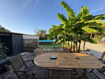 Cottage pour 10 personnes, avec jardin ainsi que terrasse et piscine, animaux acceptés à Sansais