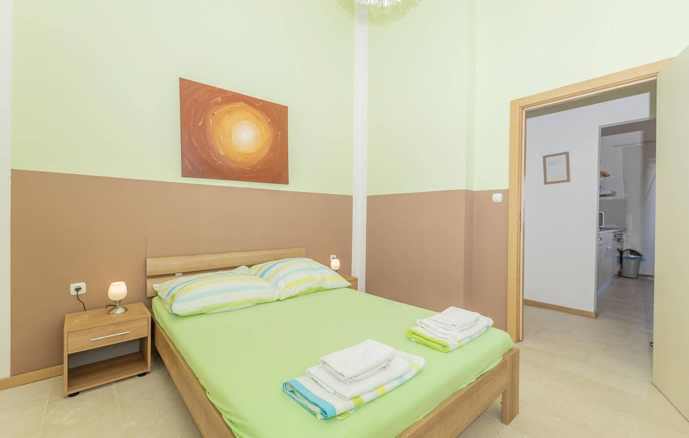 Ganze Ferienwohnung, Gemütliche 120 m² große Wohnung mit Meerblick und Terrasse – 300 m vom Strand entfernt in Jablanac, Naturpark Velebit