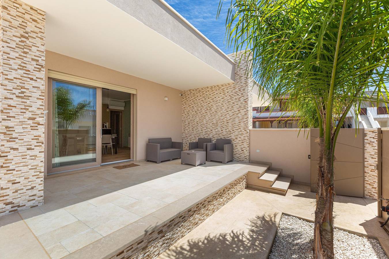 Raksha House by Barbarhouse in Torre Pali, Salve
