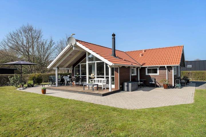 Ferienhaus für 6 Personen, mit Whirlpool und Sauna sowie Terrasse, kinderfreundlich in Binderup Strand - 2