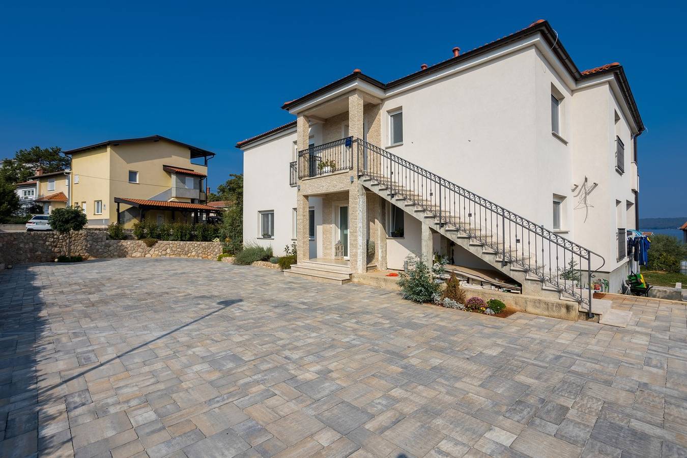 Modernes Studio-Apartment mit Wlan, Klimaanlage und sicherem Parkplatz in Vantačići in Vantacici, Krk