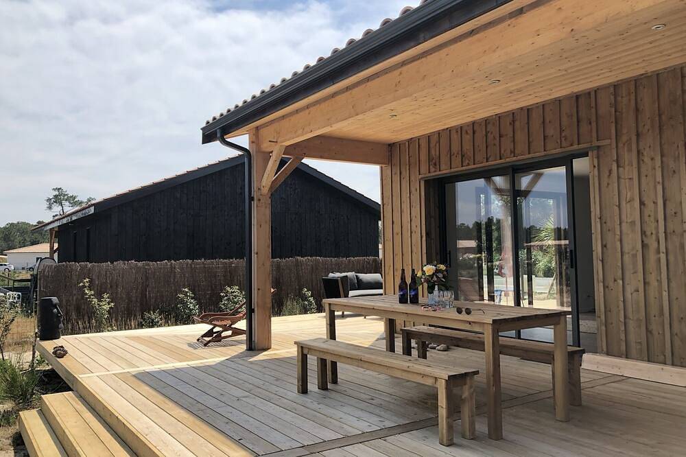 Padahouse - seafront wood house in Vensac, Lesparre-Médoc region