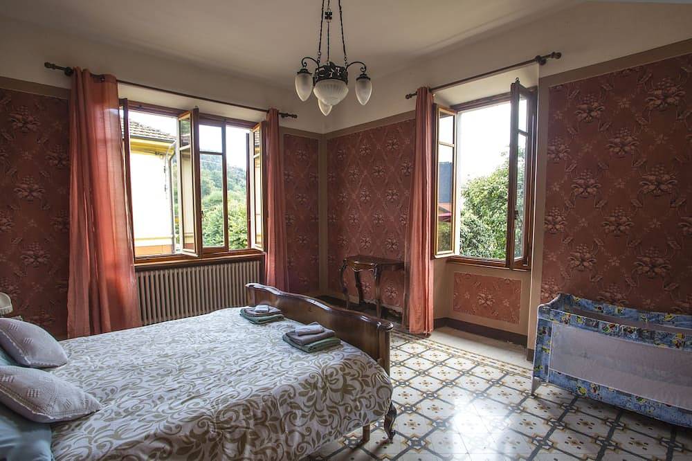 Ganze Wohnung, Charmantes Haus mit Garten in der Nähe des romantischen Sees von 0rta, für 6 Personen in Pettenasco, Comune di Pettenasco