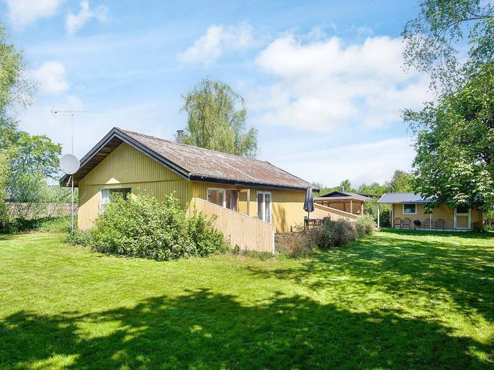Ferieudlejning for 6 personer, med terrasse, børnevenlig i Ellinge Lyng