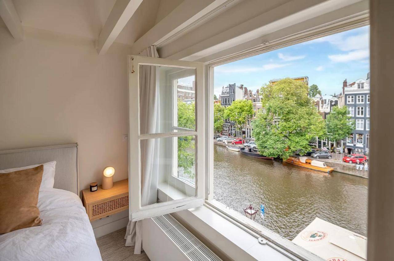 Elegant & unique canal house in famous canal area in Côte hollandaise