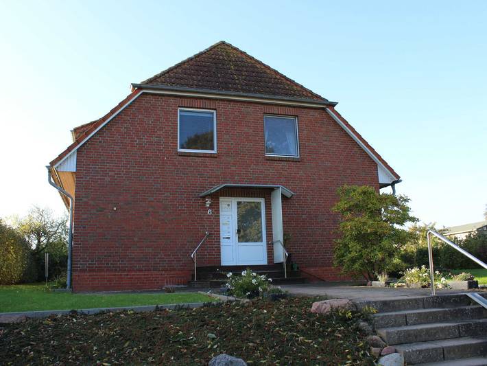 Ferienwohnung für 3 Personen, mit Garten und Balkon sowie Ausblick und Seeblick, kinderfreundlich in Weitendorf-Hof