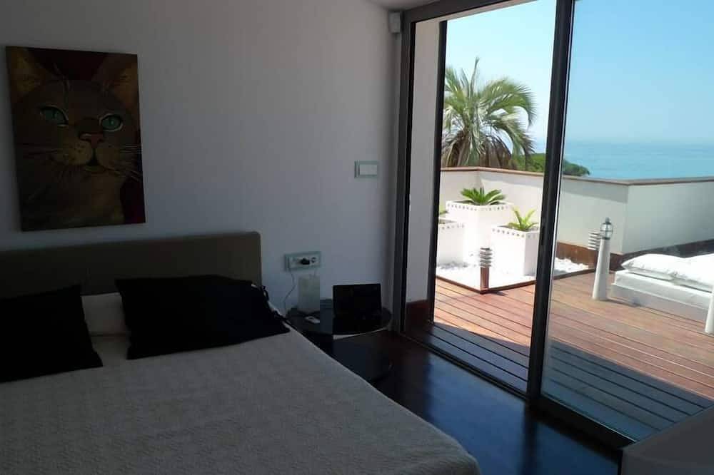 Spectacular villa with wonderful panoramic views of the sea. in Canet de Mar, Costa del Maresme
