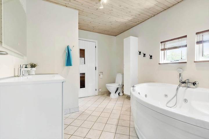 Ferienhaus für 6 Personen, mit Sauna und Whirlpool sowie Terrasse, kinderfreundlich in Lyngsbæk Strand - 3