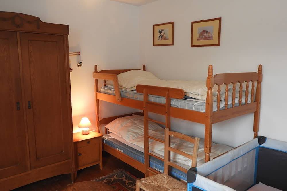 Dans anciennes écuries du château Très confortable en pleine campagne très calme in Irodouër, Région de Rennes
