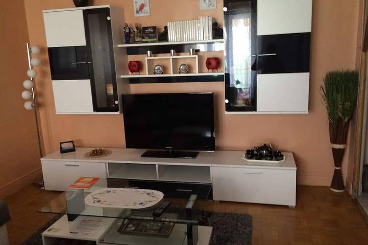 Ganze Wohnung, T2 5 Minuten von der Innenstadt, Garage und Privatparkplatz in Rodez, Aveyron