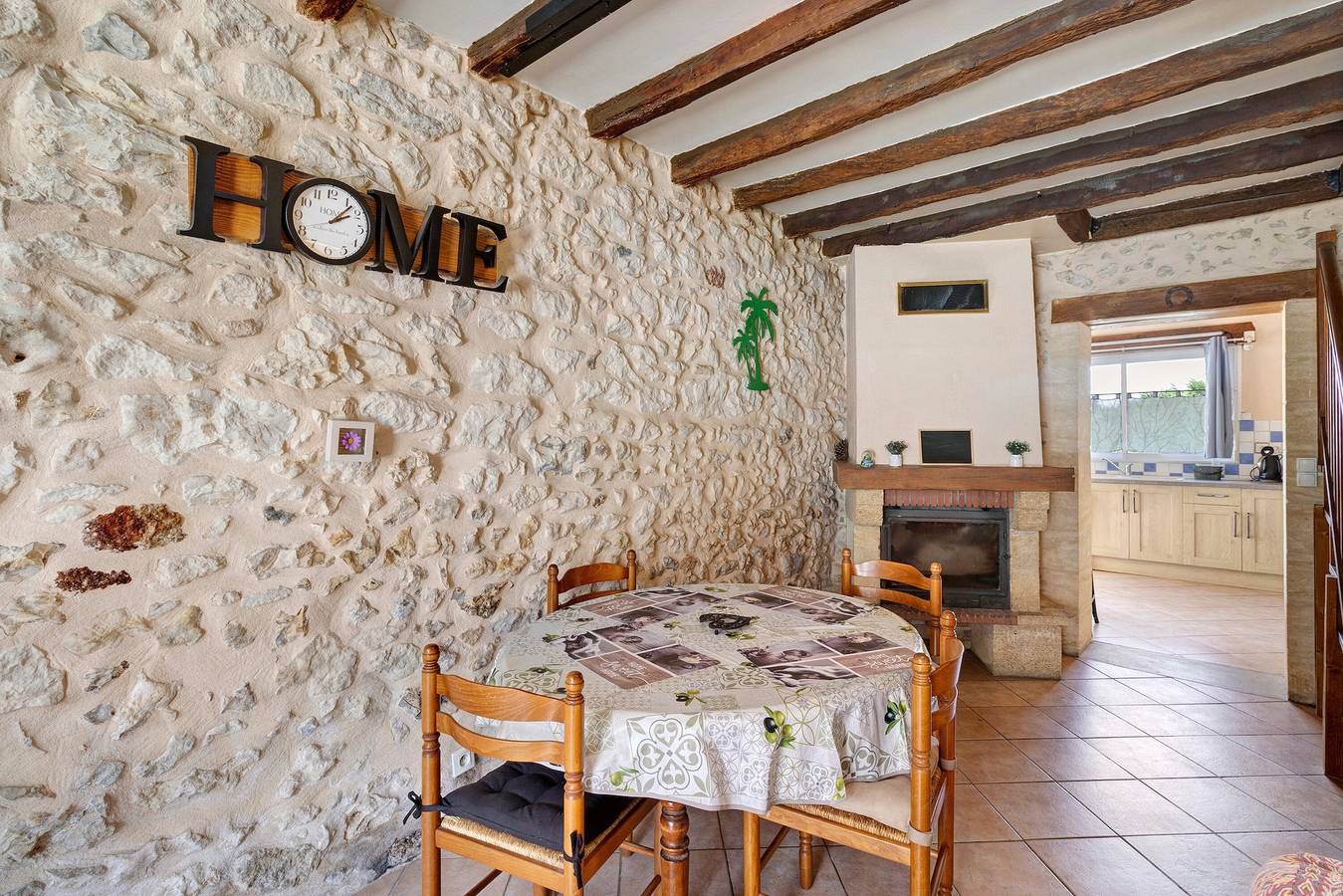Maison 'Gite Cosy En Pierres Apparentes' avec piscine privée, terrasse privée et jardin partagé in Fossemagne, Périgord Noir