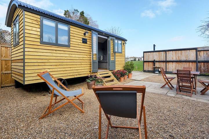 Glamping for 4 people, with garden in Whitstable