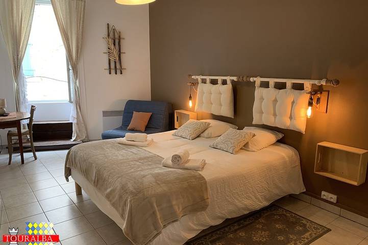 Location de vacances pour 5 personnes, avec jardin à Aubeterre-sur-Dronne - 2