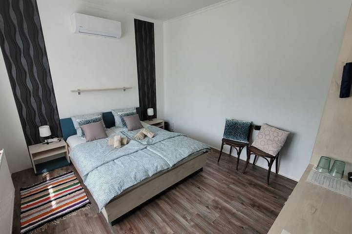 Sleeps 18 - Lakeview - House - Vonyarcvashegy in Vonyarcvashegy, Balaton Hochland Nationalpark
