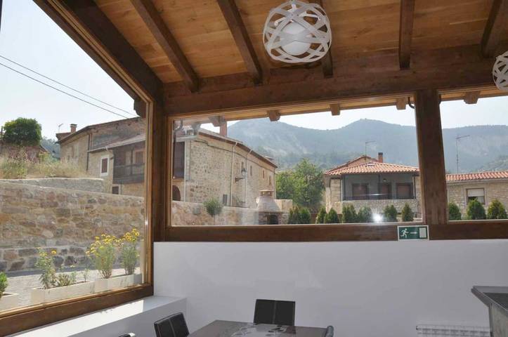 Casa rural para 10 personas, con jardín en Valle de Sedano