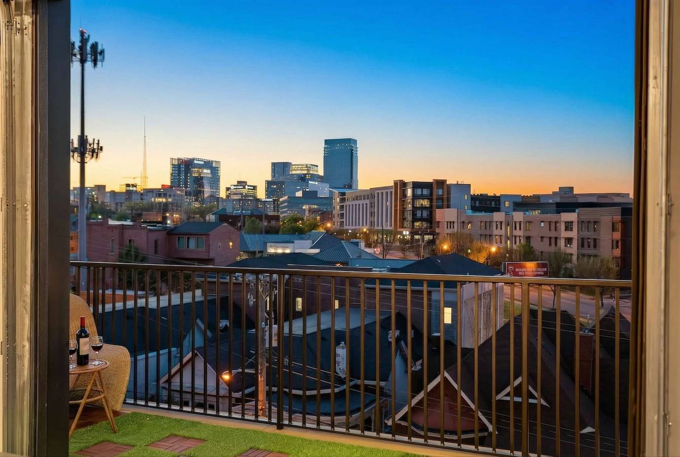 Entire apartment, Rooftop Deck   Skyline Views  Downtown Penthouse in Nashville, Tennessee