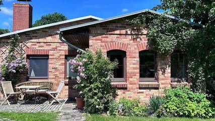 Ferienwohnung für 4 Personen, mit Terrasse und Garten in Carinerland