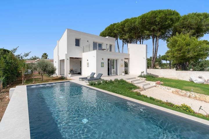 Villa 'Celandra Relax' con piscina, vistas a la montaña, Wi-Fi y aire acondicionado in Chiusa Cavalli, Avola