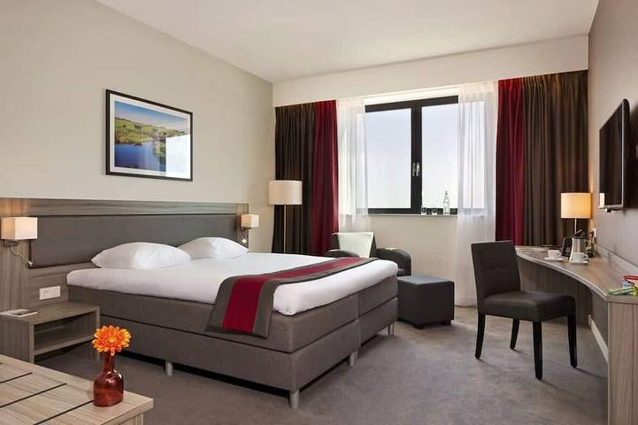 Relaxed Living with Rooftop Views & Dining, Airport Access! in Rotterdam, Olanda Meridionale