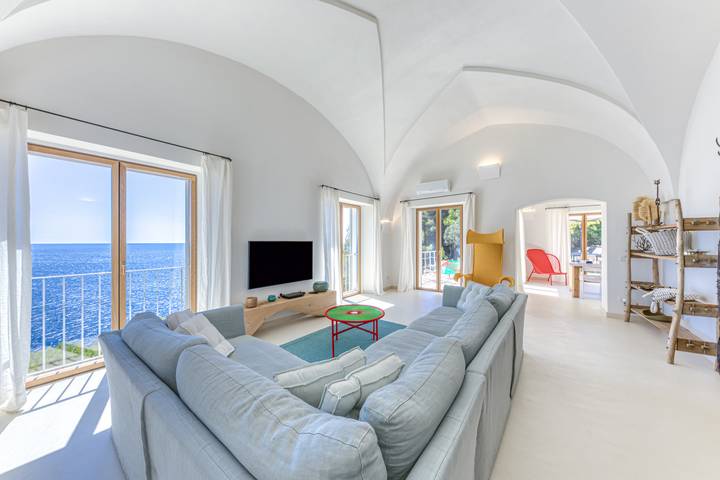 High-End-Villa mit Pool in Traumlage m. Meerblick in Castro (Lecce), Lecce Provinz