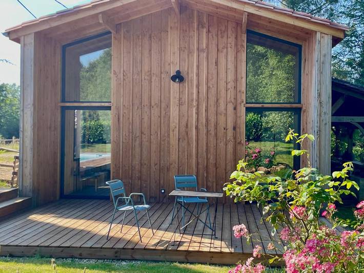 Location de vacances pour 8 personnes, avec piscine ainsi que vue et jardin, animaux acceptés à Lamonzie-Montastruc - 2