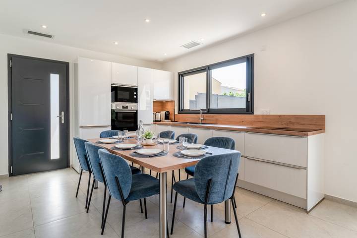 Villa totalmente equipada con piscina climatizada, Wi-Fi y aire acondicionado in Beaucaire, Region de Nimes