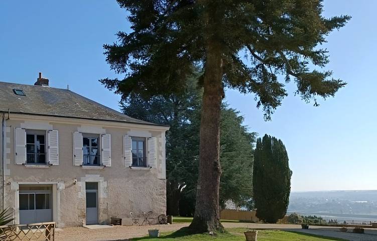 Gîte pour 15 personnes, avec piscine ainsi que jardin et terrasse