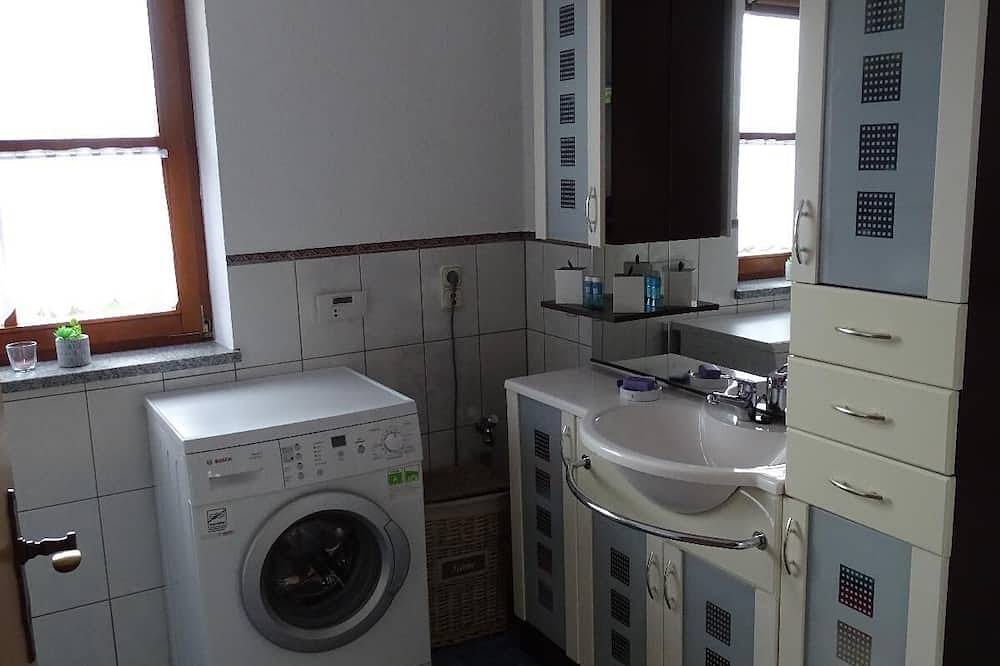 Ganze Wohnung, Gemütliche Ferienwohnung (75qm) mit Kaminofen und Balkon in Grafenwiesen, Ostbayern