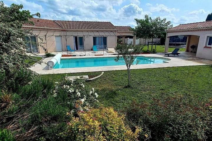 Location de vacances pour 6 personnes, avec piscine ainsi que vue et jardin à Castres - 2