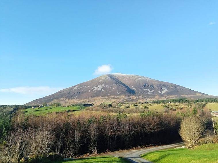 Entire holiday apartment, The Woodlands in Castlebar, Lough Conn