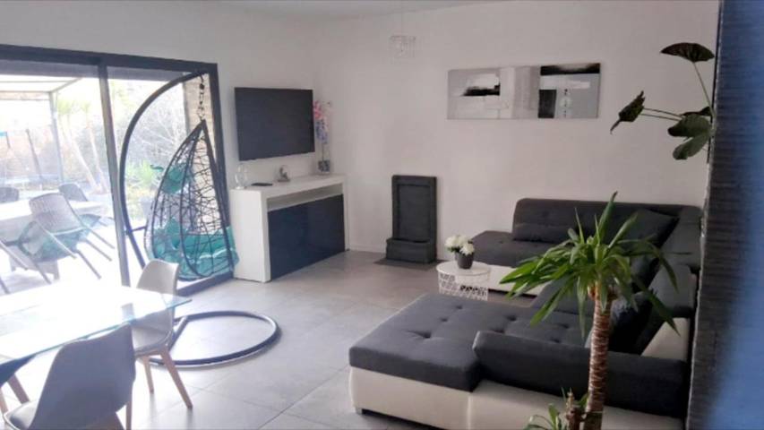 Location de vacances pour 7 personnes, avec jardin ainsi que vue et piscine, animaux acceptés à Laudun-l'Ardoise - 2