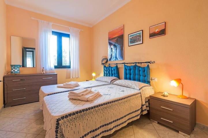 Apartamento entero, Cala Gonone nueva casa de vacaciones con jardín in Spiaggia Centrale (Dorgali), Dorgali