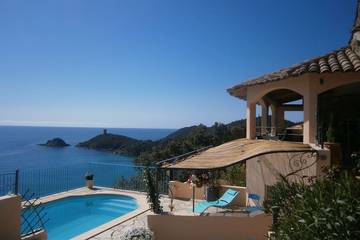 Cottage pour 10 personnes, avec jardin et jacuzzi dans Plage de Fautea