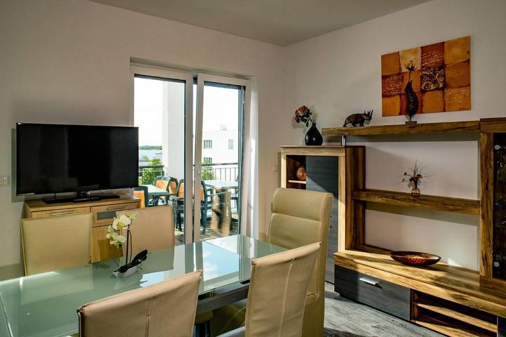 Ferienwohnung für 5 Personen, mit Seeblick und Terrasse sowie Ausblick, mit Haustier in Zwenkau - 3