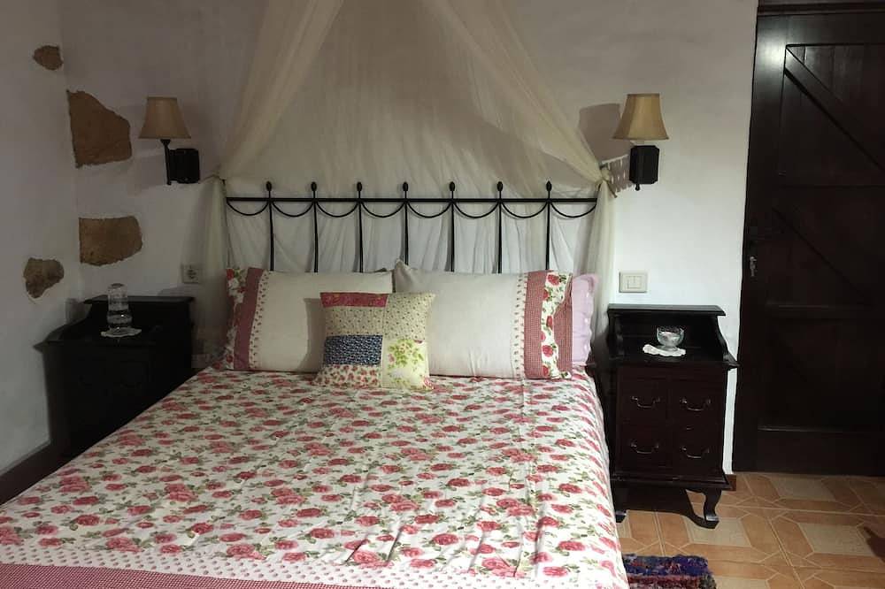 Rafael Grandfather House, avec jacuzzi, piscine, connexion Wi-Fi, pétanque et minigolf in Llanos de la Concepción, Puerto del Rosario