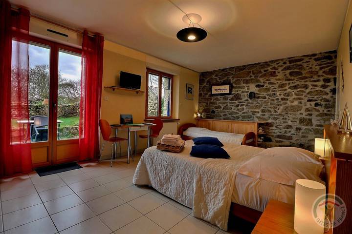 Chambre d’hôte pour 3 personnes, avec jardin à Saint-Coulomb - 2