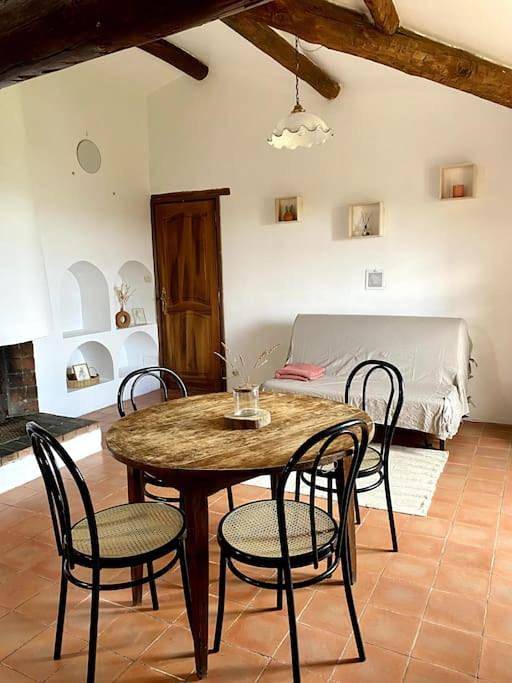 Gîte pour 4 personnes, avec vue à Lurs