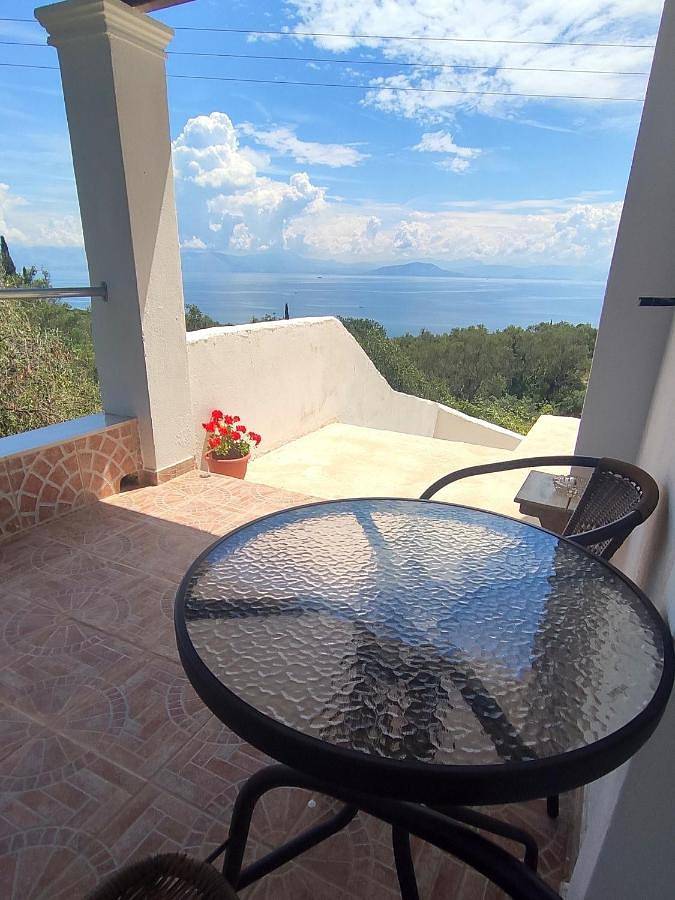 King Size bed, Terra relaxa, Vista al mar, near Achilleio in Πέραμα, Κέρκυρα