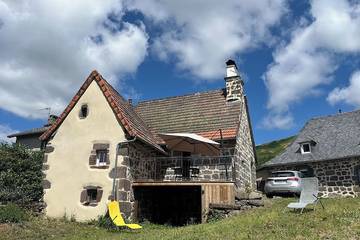 Gîte pour 4 personnes, avec terrasse et jardin à Lascelle