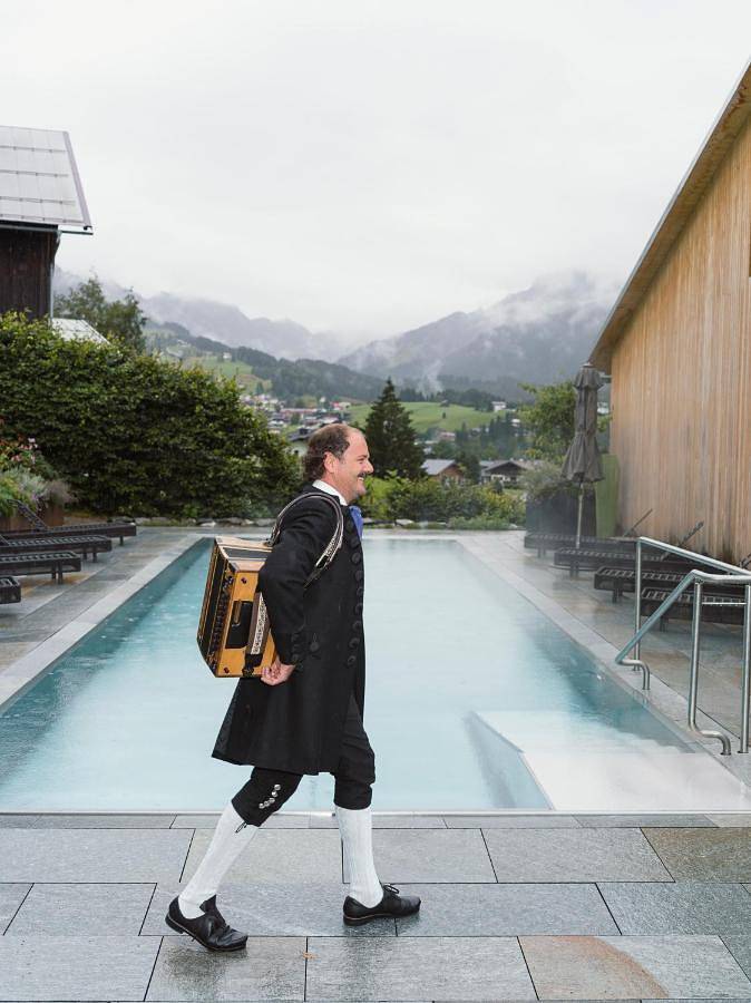 Hotel für 4 Personen, mit Balkon und Terrasse sowie Garten und Pool in Riezlern