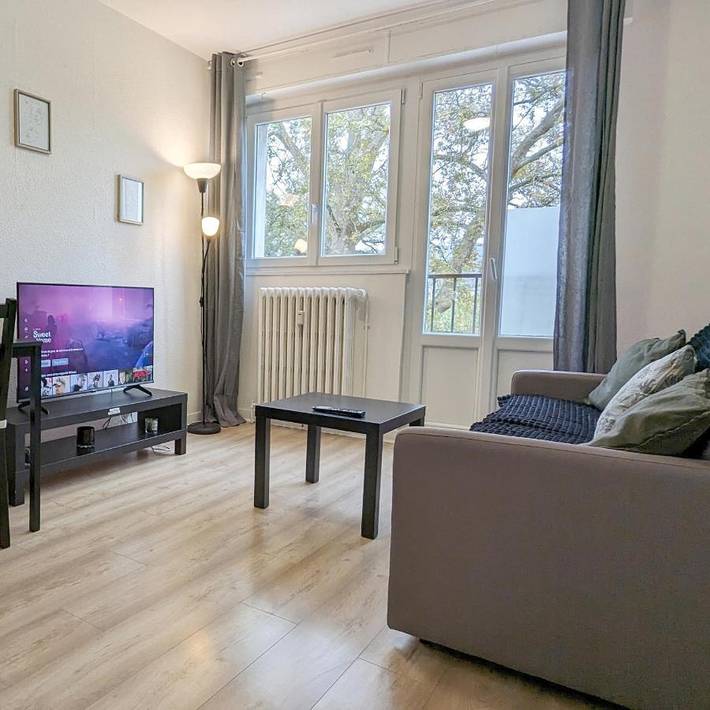 Gîte pour 4 personnes, avec jardin et vue dans Gare De Besancon Viotte
