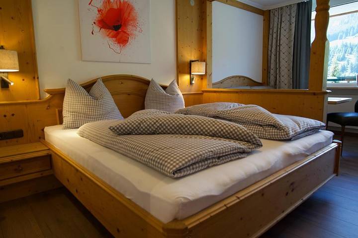 Hotel für 4 Personen, mit Terrasse und Garten sowie Ausblick in Zöblen - 3
