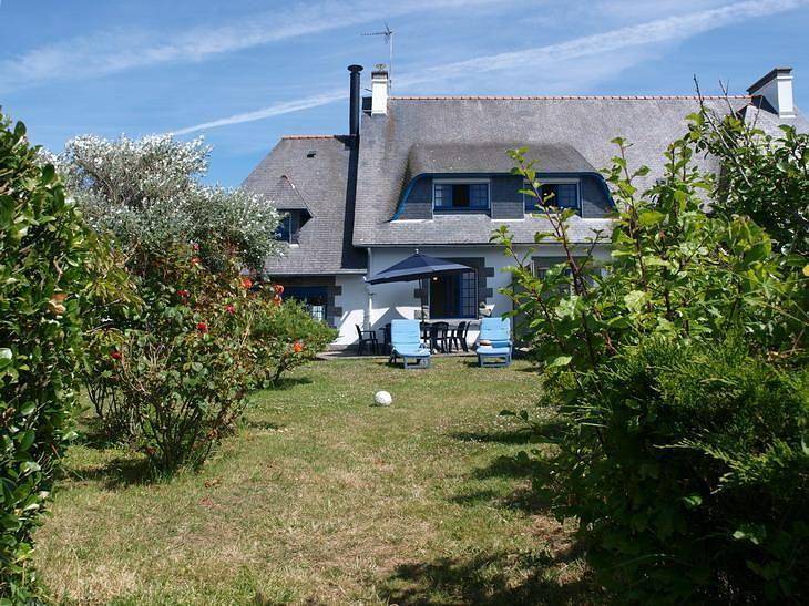 Spacious house with direct access to the beach in Guilvinec, Region de Quimper