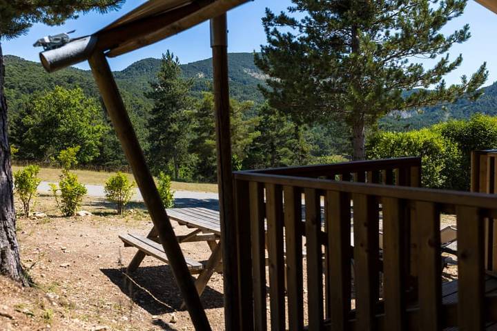 Tente pour 5 personnes, avec terrasse et balcon/terrasse dans les Gorges du Verdon - 2
